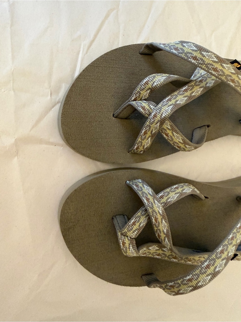 Teva OlowahuWomen’s Taupe Brown Strappy Flip Flop Sandals Sz 8 - Picture 9 of 12